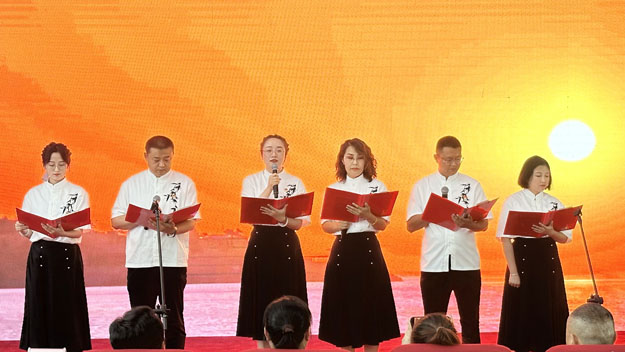 0206d9898e234b74a453f2fd69207ec0.jpg 七一大会55.jpg